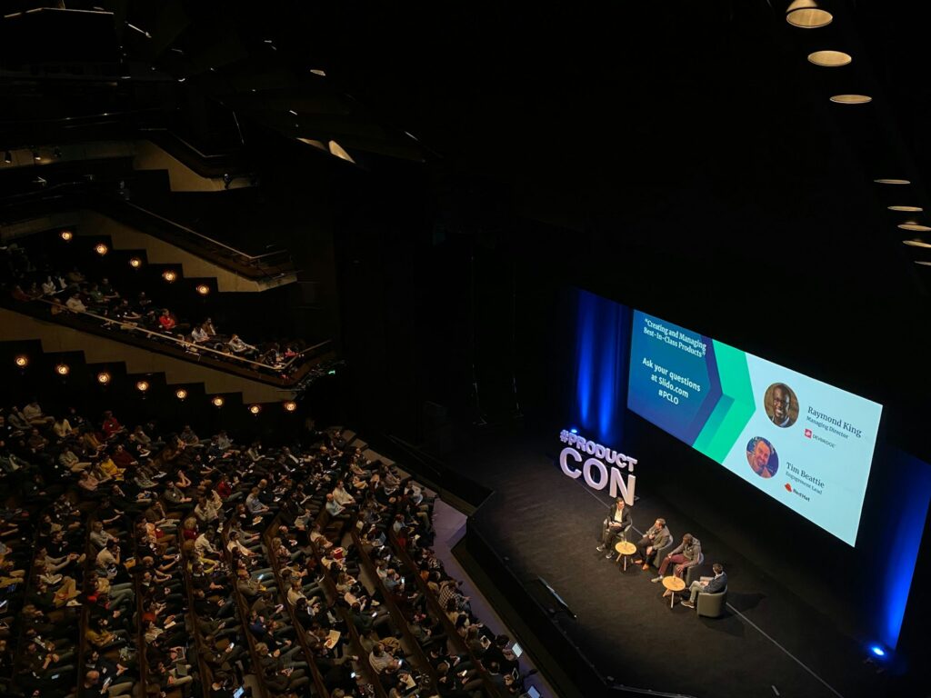 B2B Influencer Marketing auf Fachkonferenzen: Panel-Diskussion vor Publikum