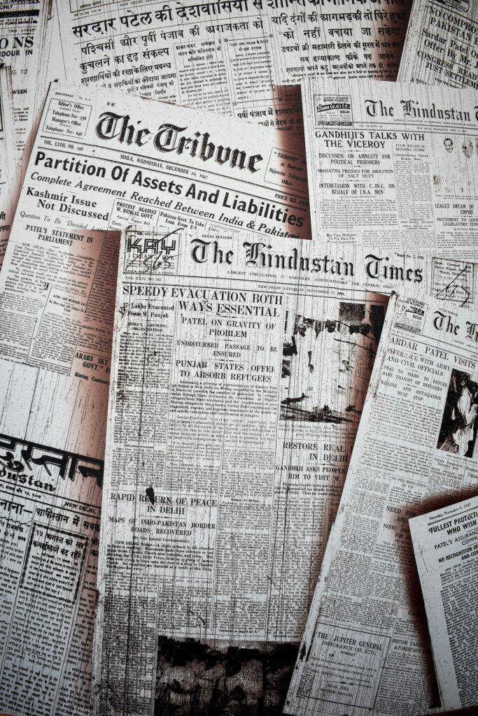 PR-Agentur und Medienarbeit: Zeitungsartikel als Symbol für Berichterstattung