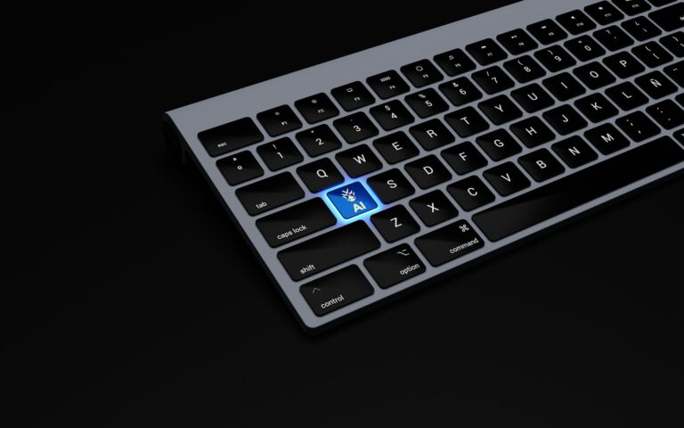 Google Core Update: Schwarze Tastatur mit blauer Taste