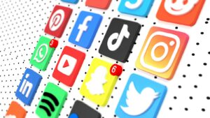 Bunte Social-Media-Symbole auf gepunktetem Hintergrund